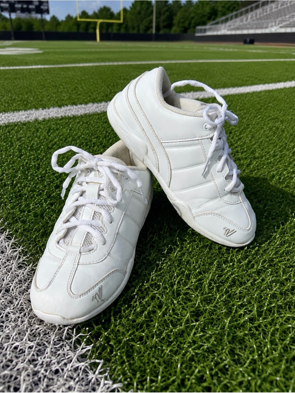 Varsity Cheerleader ll White Size 3 Sideline All Star